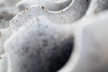 çiftlik pulluk aracı - soyut resim - sığ derinlik-in tarla