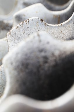 çiftlik pulluk aracı - soyut resim - sığ derinlik-in tarla