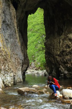 doğa fotoğrafları alarak kız