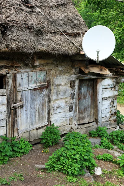 Tradiční dřevěný dům v Západní Karpaty, Rumunsko — Stock fotografie