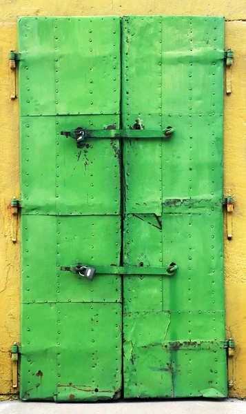 Vecchia porta vintage in metallo — Foto Stock
