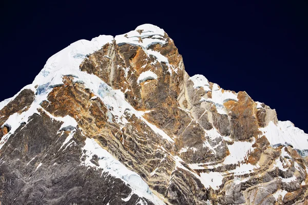 Pico Yerupaja en Cordiliera Huayhuash — Foto de Stock