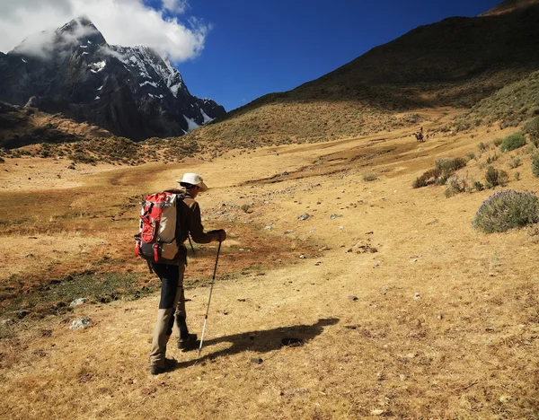 Trekking di Cordiliera Huayhuash — Stok Foto