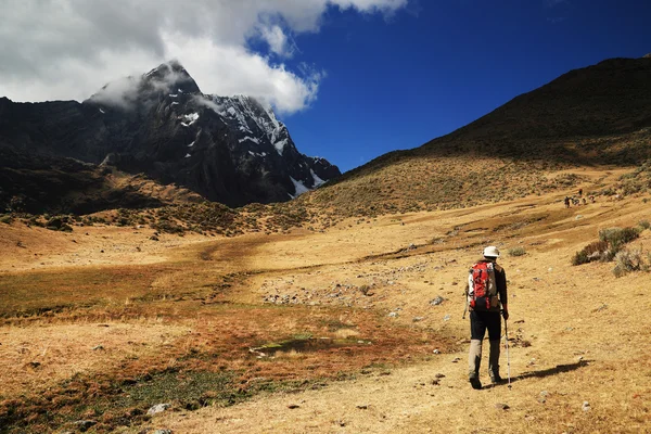 Trekking w cordiliera huayhuash — Zdjęcie stockowe