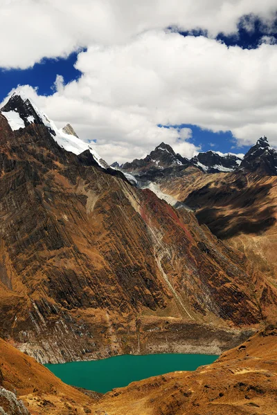 Alpská krajina v Cordiliera Huayhuash, Peru, Jižní Amerika — Stock fotografie