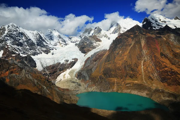 Paisaje de montaña en Huayhuash, Perú, América del Sur — Foto de Stock