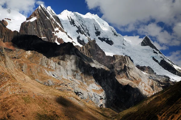 Paisaje de montaña en Huayhuash, Perú, América del Sur — Foto de Stock