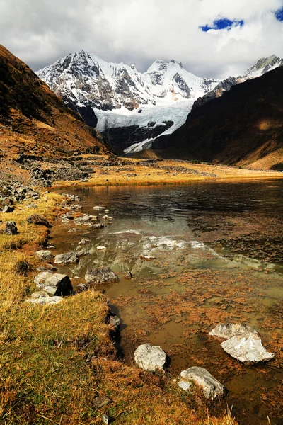 Alpine landscape in Cordiliera Huayhuash, Peru, South America — Stock Photo, Image