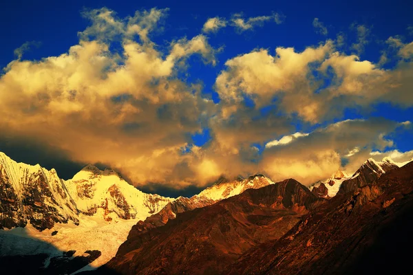 Paisaje de montaña en Huayhuash, Perú, América del Sur — Foto de Stock