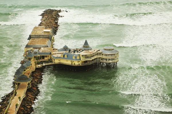 Miraflores 'de yağmurlu bir gün, Lima, Peru, Güney Amerika