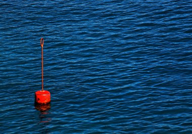 okyanus üzerinde yalnız emniyet