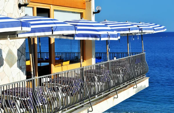 Terraza junto al mar en Monterosso al Mare, Cinque Terre, Italia —  Fotos de Stock