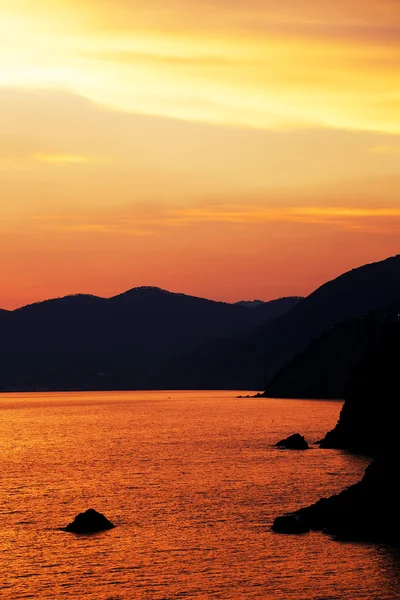 Luce del tramonto alle Cinque Terre, Italia — Foto Stock