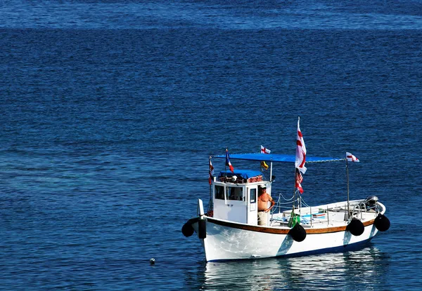 Barco no Mar da Ligúria, Cinque Terre, Itália, Europa — Fotografia de Stock