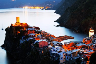 düşen gece boyunca vernazza Köyü, cinque terre, İtalya