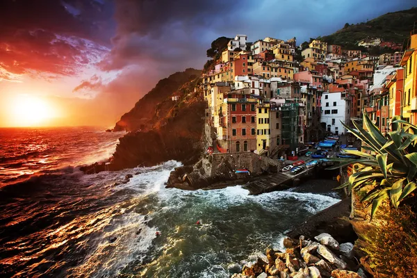 Riomaggiore village, Cinque Terre, Italië — Stockfoto