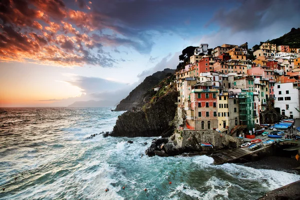 Vallende nacht over riomaggiore village, cinque terre, Italië — Stockfoto