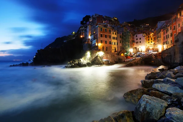 Düşen gece boyunca riomaggiore Köyü, cinque terre, İtalya — Stok fotoğraf