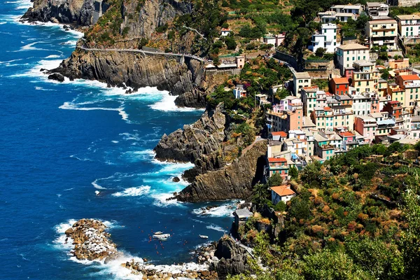 Luftaufnahme des Dorfes Manarola und der Via del amore — Stockfoto