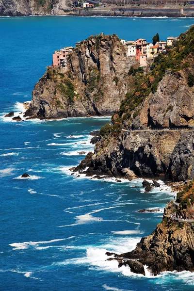 Via del amore ve manarola köyünün havadan görünümü — Stok fotoğraf