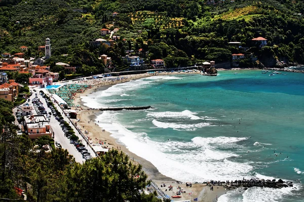 Strand met zicht op Middellandse Zee in levanto in Italië — Stockfoto