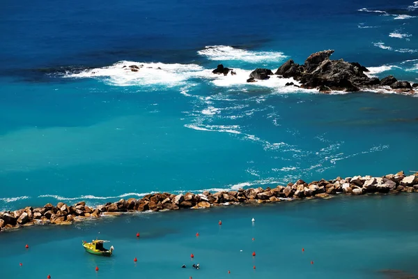 美丽的海滩上视图与地中海的意大利热那亚 — 图库照片