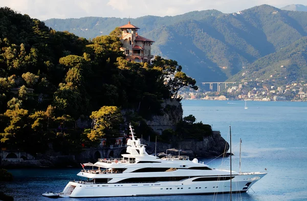 Barche in villaggio Portofino, Costa Ligure, Italia — Foto Stock