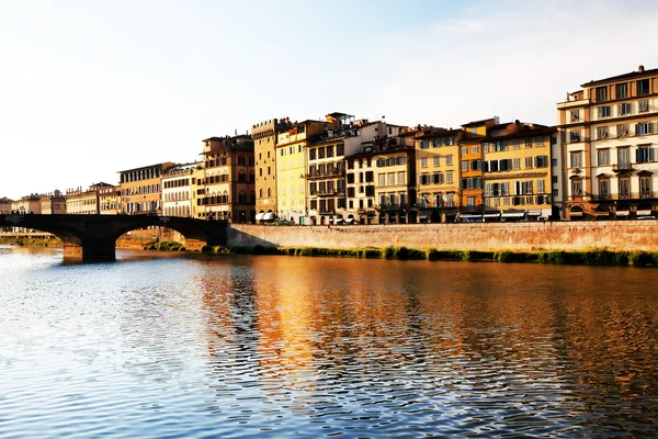 Most přes řeku arno, Florencie, Itálie, Evropa — Stock fotografie