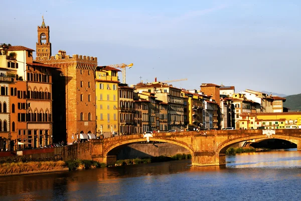 Ponte sobre o Rio Arno, Florença, Itália, Europa — Fotografia de Stock