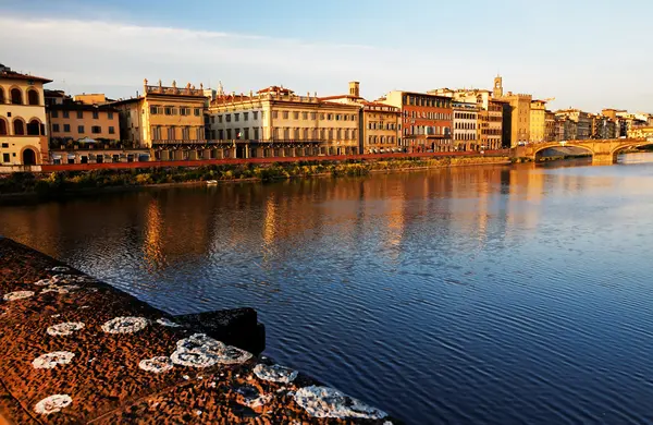 Puente sobre el río Arno, Florencia, Italia, Europa — Foto de Stock