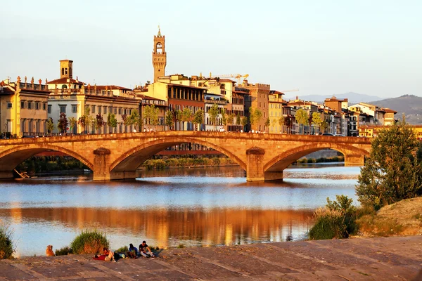 Pont au-dessus du fleuve Arno, Florence, Italie, Europe — Photo