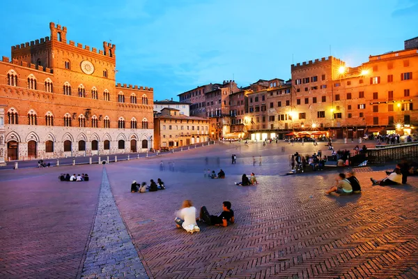 Piazza del Campo z Palazzo Pubblico, Siena, Włochy — Zdjęcie stockowe