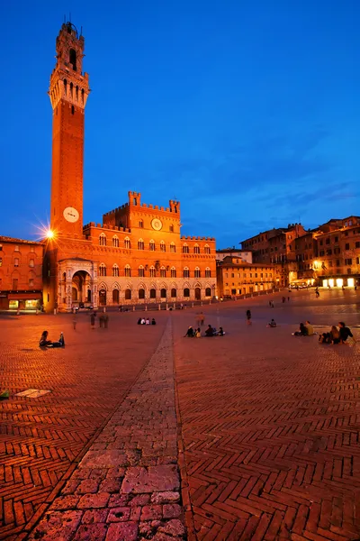 Piazza del Campo med Palazzo Pubblico, Siena, Italien — Stockfoto