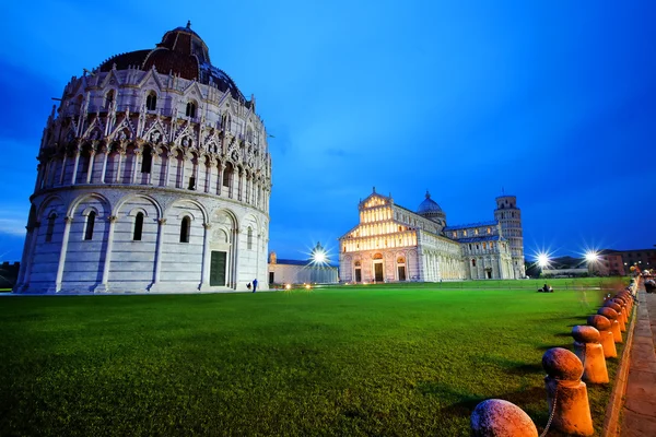 Piazza dei miracoli em Pisa, Italia, Europa — Fotografia de Stock