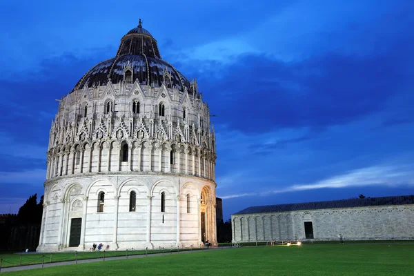 Piazza dei miracoli, with the Basilica and the Leaning Tower, Pisa, Italy — Stock Photo, Image