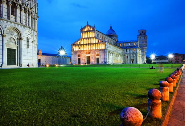 Piazza dei miracoli, com a Basílica e a Torre Inclinada, Pisa, Itália — Fotografia de Stock