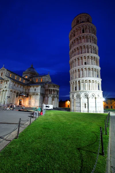 Piazza dei miracoli, Bazilika ve leaning tower, pisa, İtalya — Stok fotoğraf