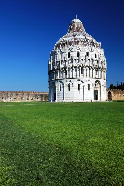 Piazza dei miracoli, com a Basílica e a Torre Inclinada, Pisa, Itália — Fotografia de Stock