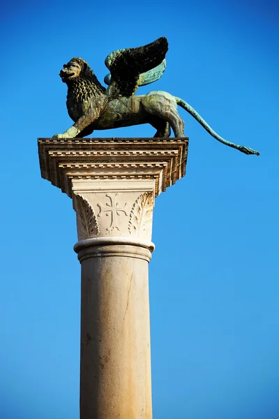 Architektonický detail v Benátkách, Itálie, Evropa — Stock fotografie