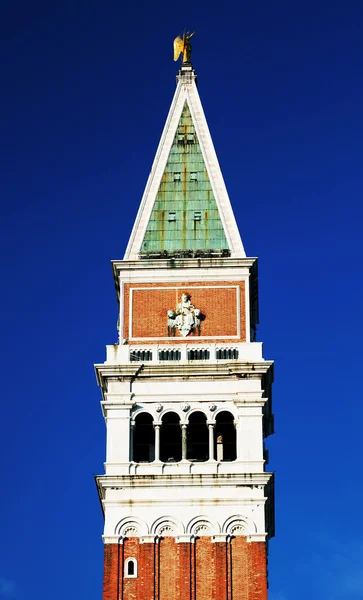 ヴェネツィア、イタリアでの建築の細部 — ストック写真