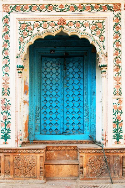 Traditionele Indiase deur — Stockfoto
