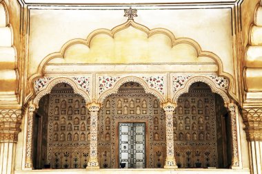 Agra kırmızı kale, UNESCO tarafından dünya mirası ve bir büyük turistik vurgulamaktadır, taj mahal sadece 2 km. XVI yy xv gelen birkaç mughal İmparator tarafından inşa edilmiş. Uttar pradesh, Hindistan