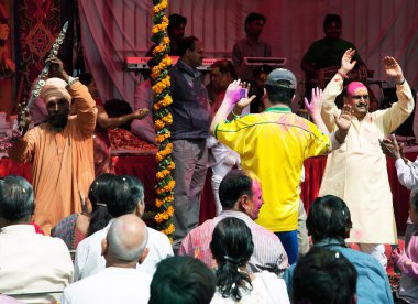 holi festiva boya kaplı