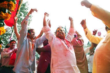 holi festiva boya kaplı