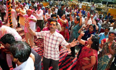 holi festiva boya kaplı