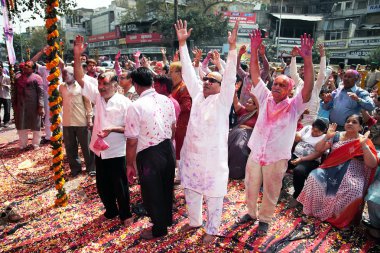 holi festiva boya kaplı