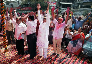 holi festiva boya kaplı