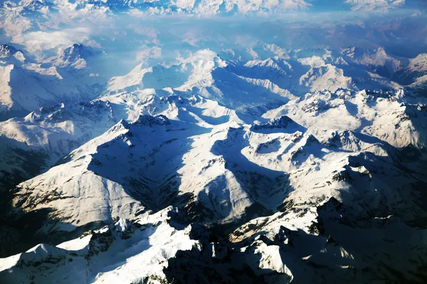 Die österreichischen Alpen vom Flugzeug aus gesehen — Stockfoto