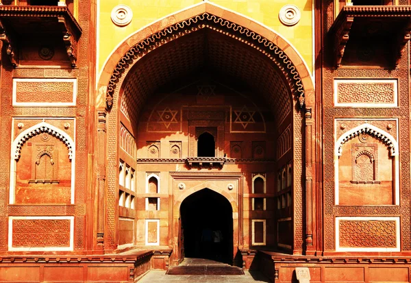 Agra red Fort, ein UNESCO-Weltkulturerbe und eines der größten touristischen Highlights, nur 2 km vom Taj Mahal entfernt. von mehreren Mogulkaisern von xv bis xvi Jahrhunderten erbaut. uttar pradesh, indien — Stockfoto