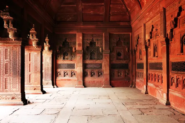 Agra czerwony fort, zostało wpisane na listę Światowego Dziedzictwa UNESCO i jedną z największych atrakcji turystycznych podkreśla, zaledwie 2 km od taj mahal. zbudowany przez kilka wielkich Mogołów cesarzy od xv do xvi wieku. Uttar pradesh, Indie — Zdjęcie stockowe